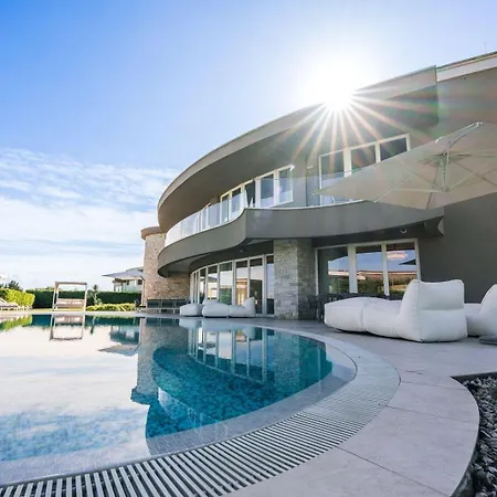 Grand Adriatic Situated Within Luxury Golf & Kempinski Adriatic Villa *